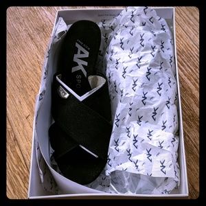 NIB Anne Klein Sport Black Wedge Sz 7